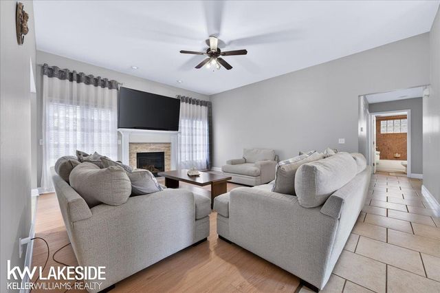 16152 Kingsway Drive, Macomb Twp, MI 48044