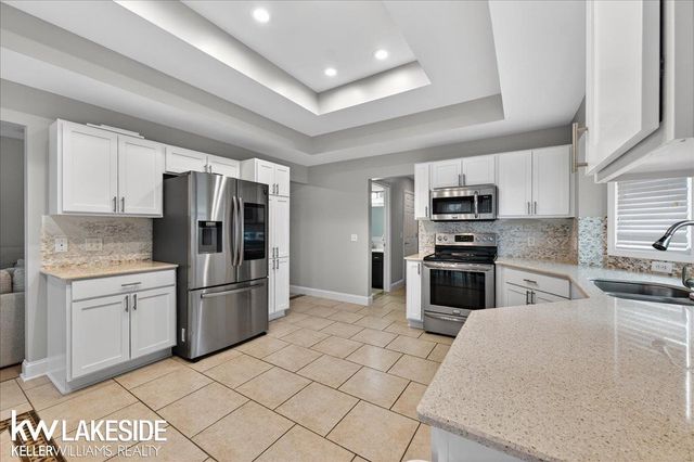 16152 Kingsway Drive, Macomb Twp, MI 48044