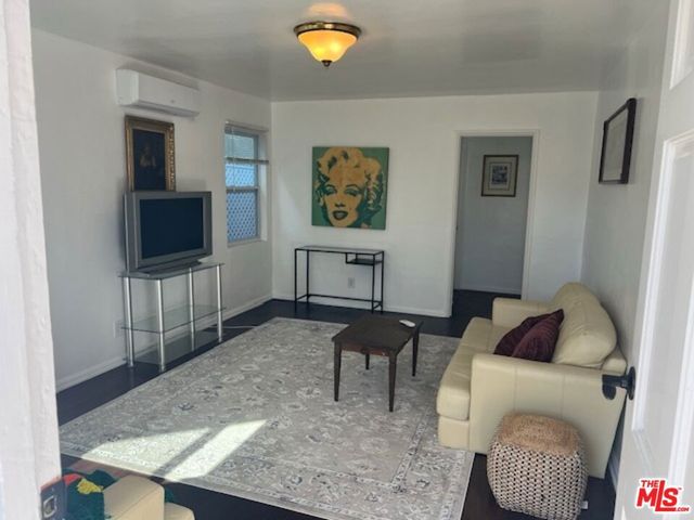 2575 S Barrington Avenue, Los Angeles, CA 90064