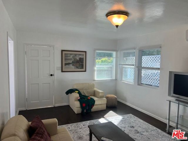 2575 S Barrington Avenue, Los Angeles, CA 90064