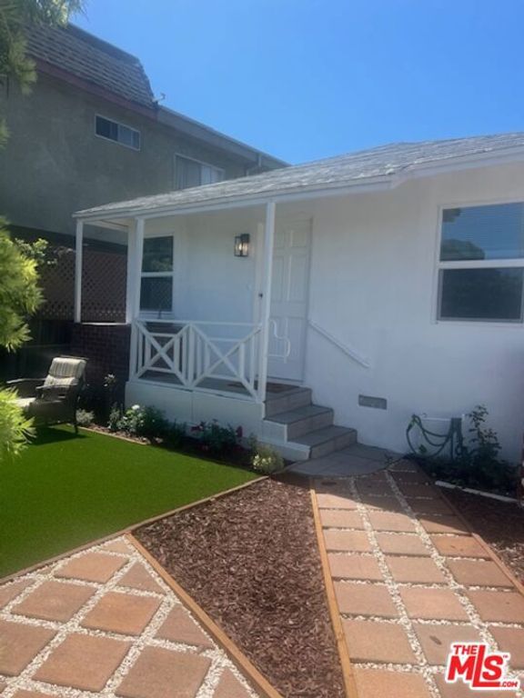 2575 S Barrington Avenue, Los Angeles, CA 90064