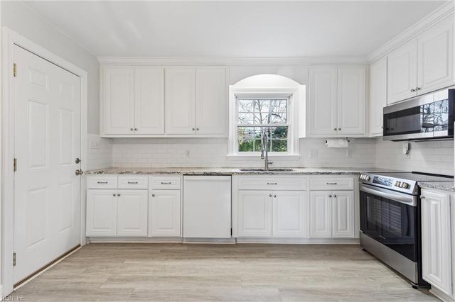 201 Harwood DR, Yorktown, VA 23692