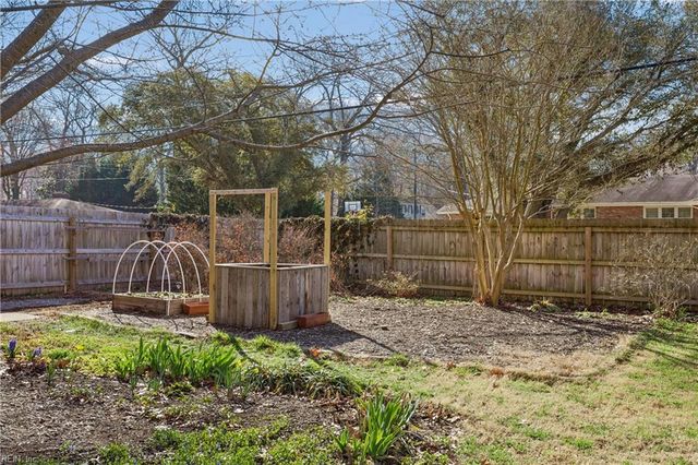 201 Harwood DR, Yorktown, VA 23692