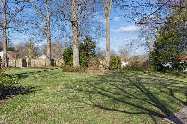 201 Harwood DR, Yorktown, VA 23692