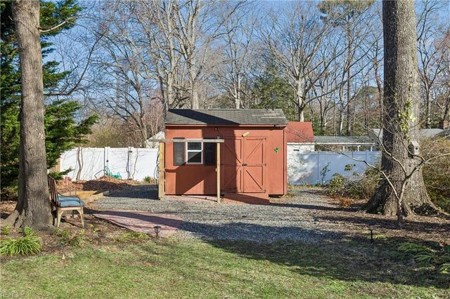 201 Harwood DR, Yorktown, VA 23692