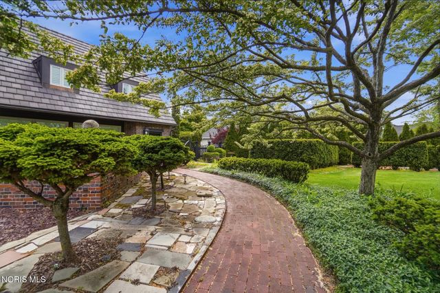 30051 Hickory Hill Drive, Perrysburg, OH 43551