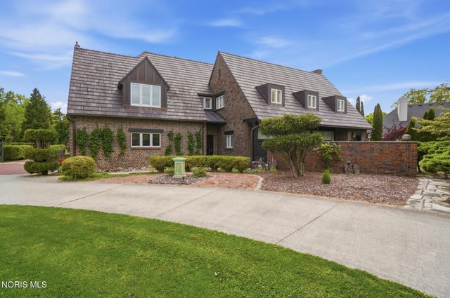 30051 Hickory Hill Drive, Perrysburg, OH 43551