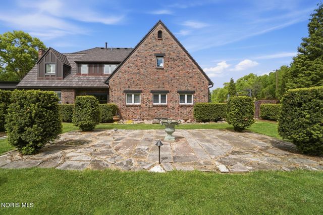 30051 Hickory Hill Drive, Perrysburg, OH 43551