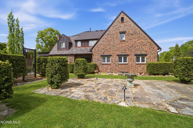 30051 Hickory Hill Drive, Perrysburg, OH 43551