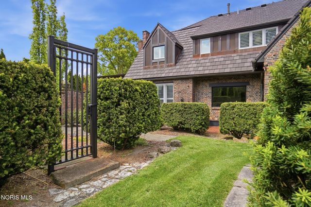 30051 Hickory Hill Drive, Perrysburg, OH 43551
