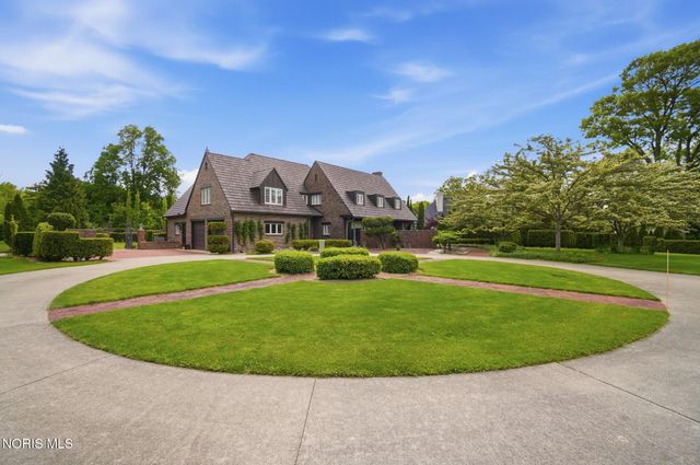 30051 Hickory Hill Drive, Perrysburg, OH 43551