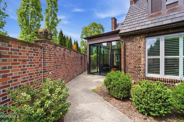 30051 Hickory Hill Drive, Perrysburg, OH 43551