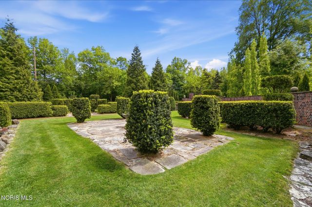 30051 Hickory Hill Drive, Perrysburg, OH 43551