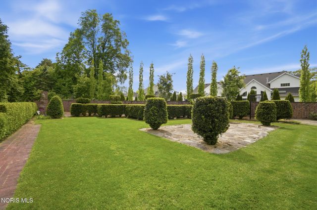 30051 Hickory Hill Drive, Perrysburg, OH 43551