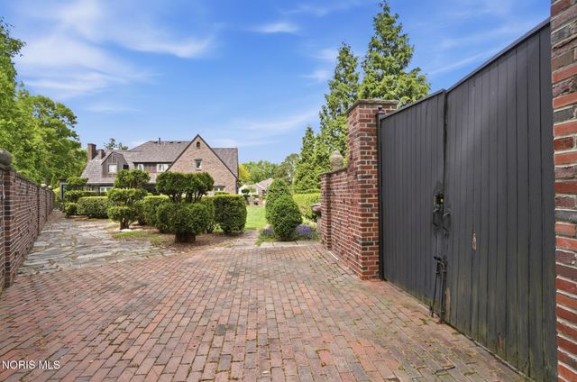 30051 Hickory Hill Drive, Perrysburg, OH 43551