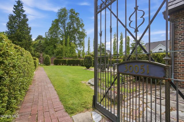30051 Hickory Hill Drive, Perrysburg, OH 43551