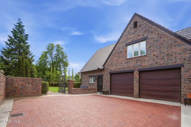 30051 Hickory Hill Drive, Perrysburg, OH 43551