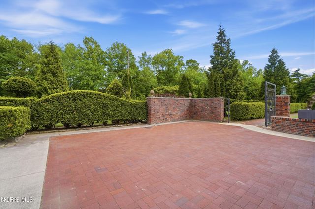 30051 Hickory Hill Drive, Perrysburg, OH 43551