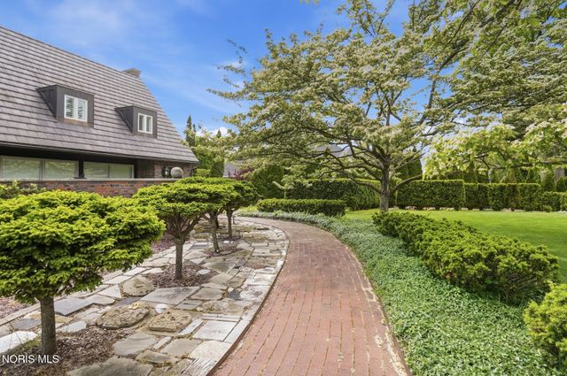 30051 Hickory Hill Drive, Perrysburg, OH 43551