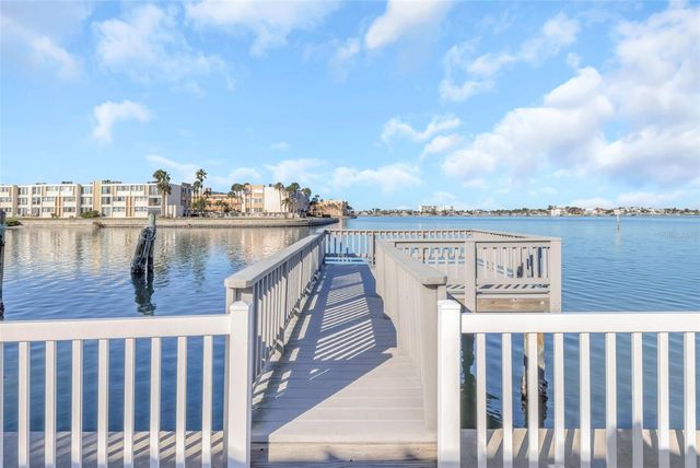 1445 COREY WAY S, South Pasadena, FL 33707