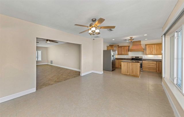 1445 COREY WAY S, South Pasadena, FL 33707