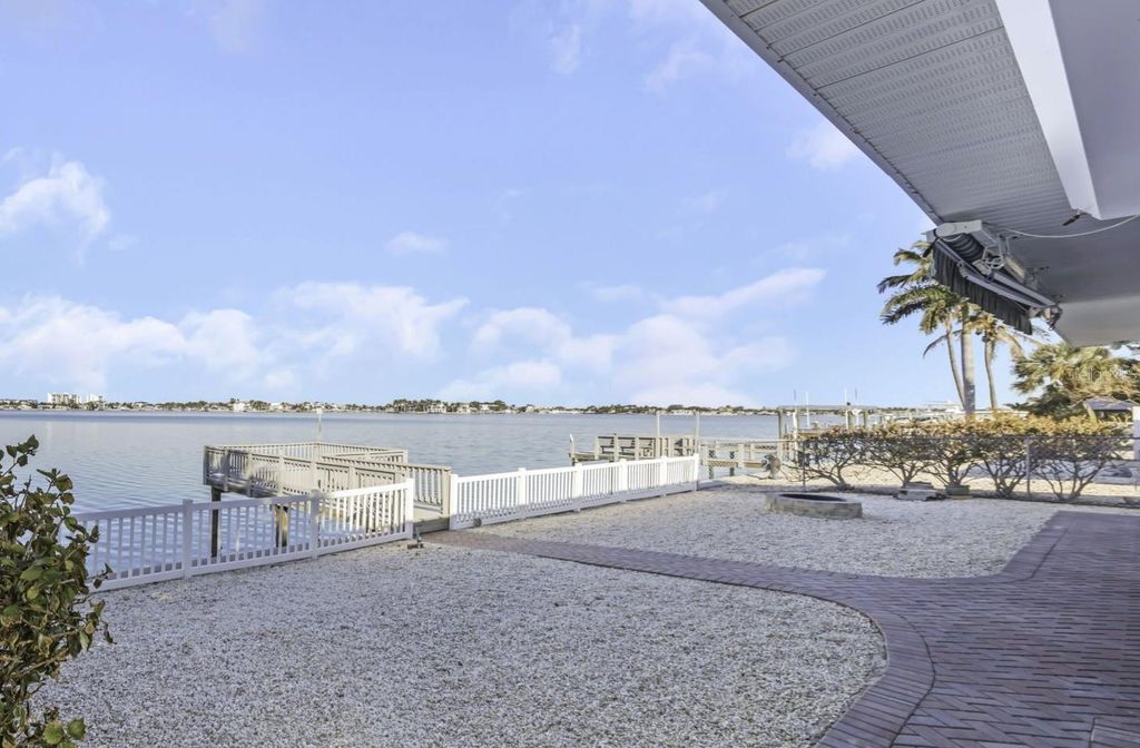 1445 COREY WAY S, South Pasadena, FL 33707