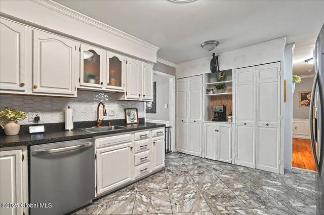122 Dahlia Street, Rotterdam, NY 12306