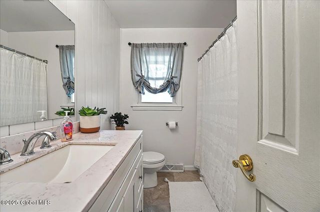 122 Dahlia Street, Rotterdam, NY 12306
