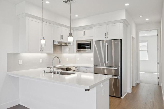 1373 W Middlefield Road, Mountain View, CA 94043