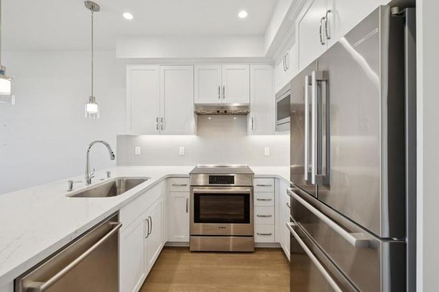 1373 W Middlefield Road, Mountain View, CA 94043