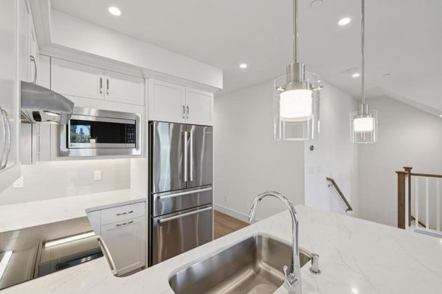 1373 W Middlefield Road, Mountain View, CA 94043