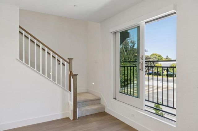 1373 W Middlefield Road, Mountain View, CA 94043