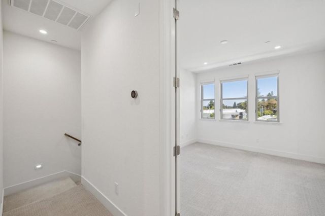 1373 W Middlefield Road, Mountain View, CA 94043