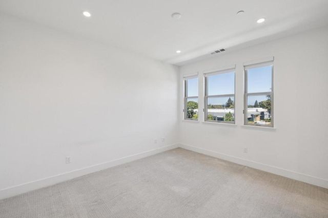 1373 W Middlefield Road, Mountain View, CA 94043