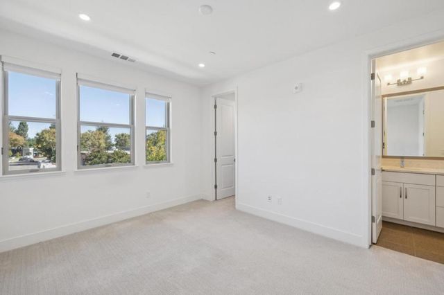 1373 W Middlefield Road, Mountain View, CA 94043