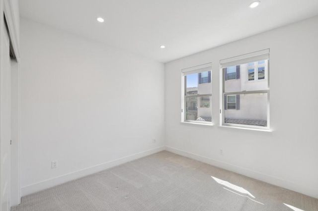 1373 W Middlefield Road, Mountain View, CA 94043
