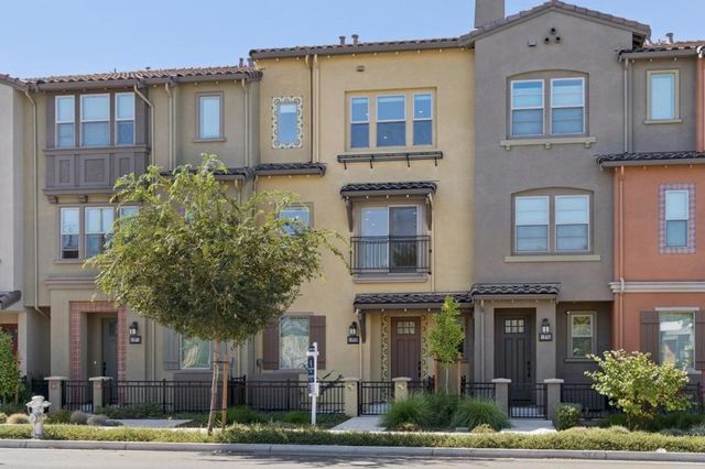 1373 W Middlefield Road, Mountain View, CA 94043