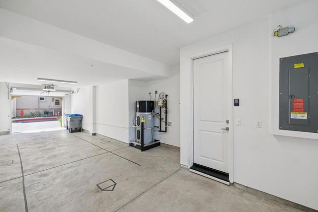 1373 W Middlefield Road, Mountain View, CA 94043
