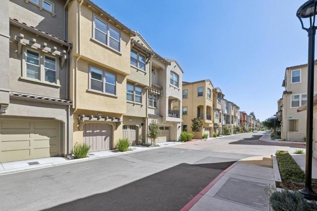 1373 W Middlefield Road, Mountain View, CA 94043