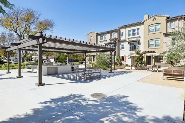 1373 W Middlefield Road, Mountain View, CA 94043