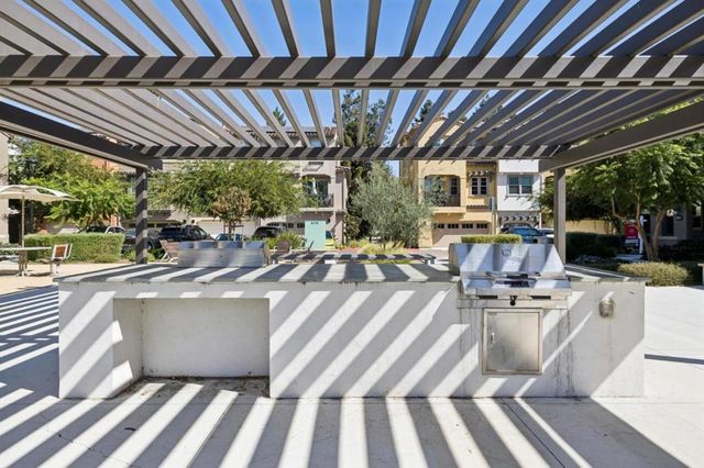 1373 W Middlefield Road, Mountain View, CA 94043
