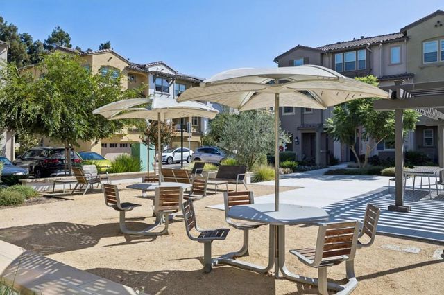 1373 W Middlefield Road, Mountain View, CA 94043