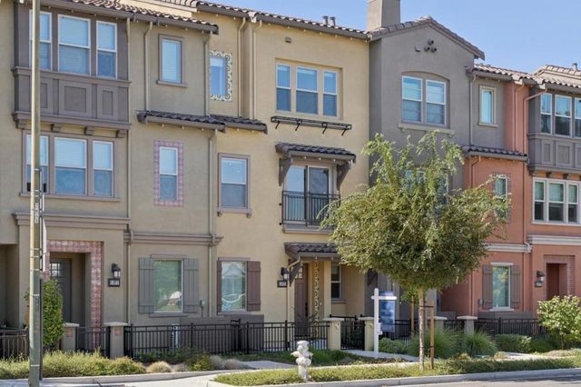 1373 W Middlefield Road, Mountain View, CA 94043