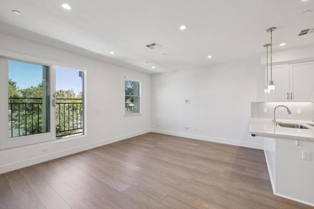 1373 W Middlefield Road, Mountain View, CA 94043