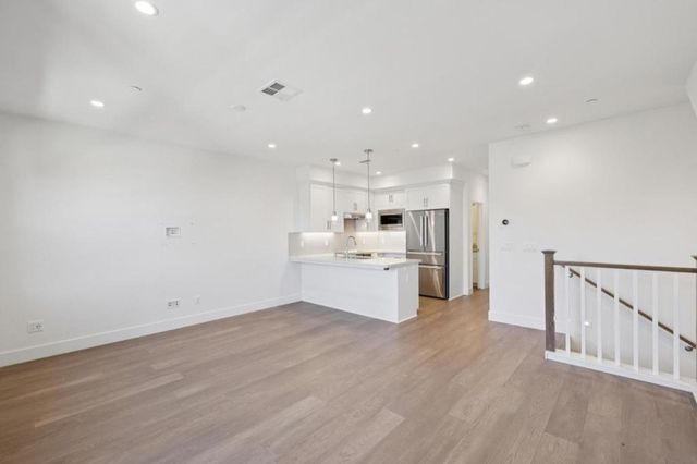 1373 W Middlefield Road, Mountain View, CA 94043