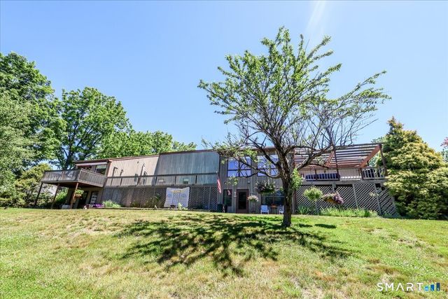 31 Pole Bridge Road, Newtown, CT 06482
