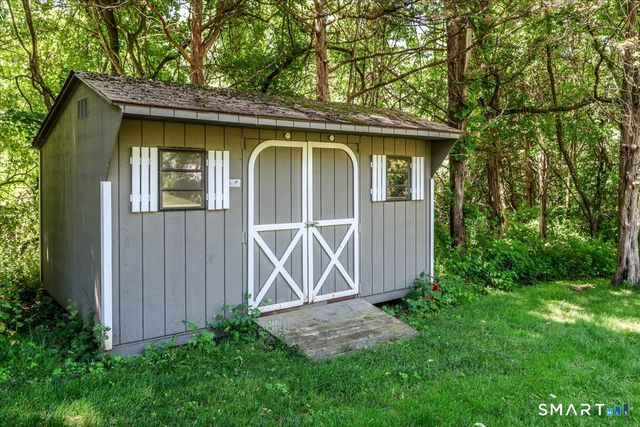 31 Pole Bridge Road, Newtown, CT 06482
