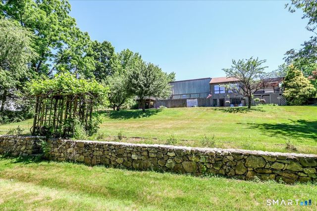 31 Pole Bridge Road, Newtown, CT 06482