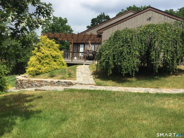 31 Pole Bridge Road, Newtown, CT 06482