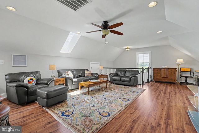 16081 PURCELLVILLE RD, Hillsboro, VA 20132